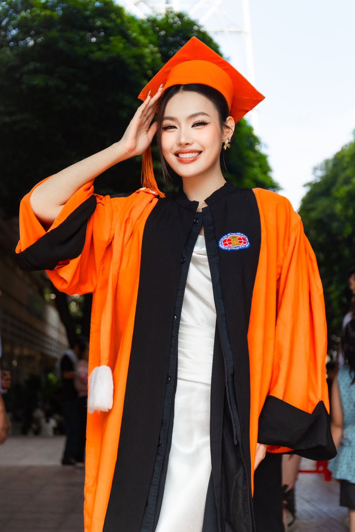 Á hậu Đỗ Cẩm Ly vừa hoàn thành chương trình đại học. (Nguồn: FBNV)