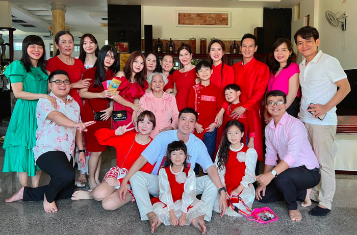 Đại gia đình Lý Hải. Ảnh: FBNV