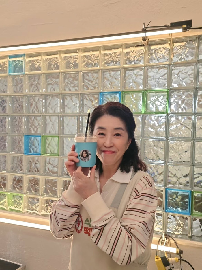 Kim Mi Kyung nhận món quà đặc biệt từ Kim Woo Bin.
