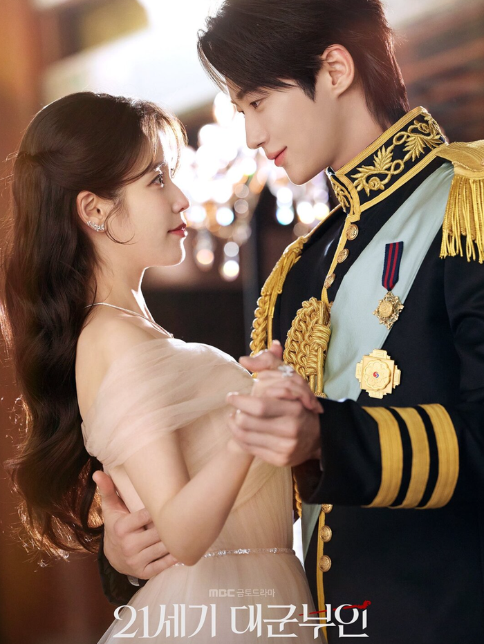 Nhan sắc cực phẩm và sự ăn ý của bộ đôi IU - Byeon Woo Seok là yếu tố cốt lõi giúp Perfect Crown giữ vững phong độ. Ảnh: Netflix