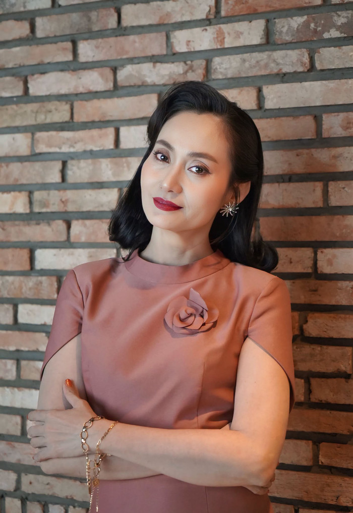 NSƯT Hạnh Thúy đã có bài đăng dài trên trang cá nhân, chia sẻ về hành trình làm nghề và những con số “trăm tỷ” đang được quan tâm gần đây. Ảnh: FBNV