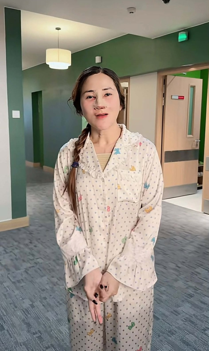 Ca sĩ Vũ Trâm Anh gây xôn xao khi công khai hình ảnh phẫu thuật thẩm mỹ và nâng ngực (Ảnh cắt từ clip TikTok ca sĩ Vũ Trâm Anh).