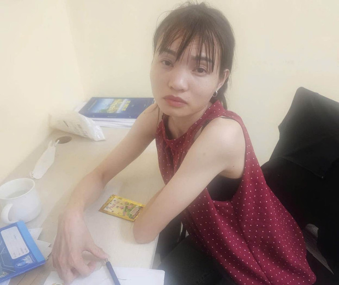 Đối tượng Lê Thị Hồng tại Công an phường. Ảnh: Công an TP Hà Nội&nbsp;