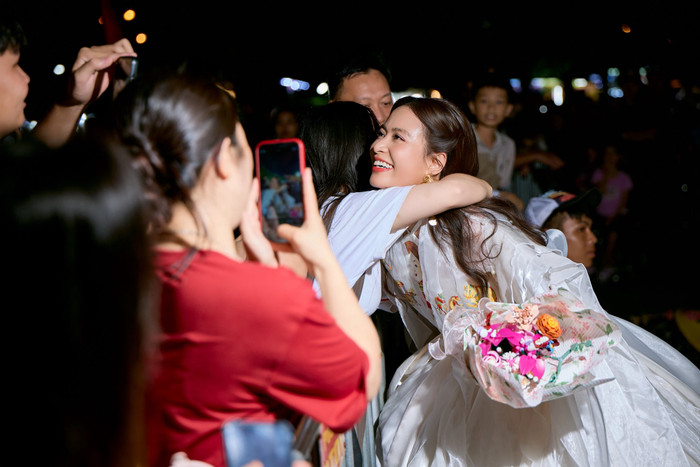 Hạnh phúc mới của Hoàng Thùy Linh và Đen Ảnh 4