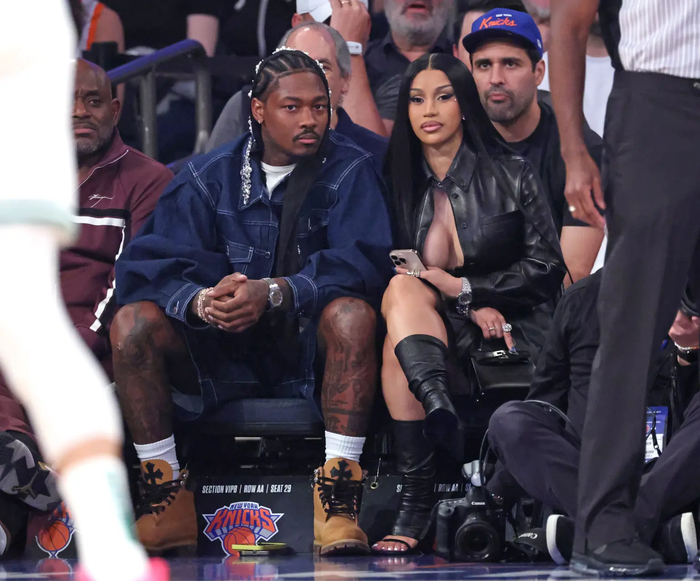 Cardi B và Stefon Diggs bắt đầu hẹn hò từ năm 2025 và chính thức công khai mối quan hệ trên mạng xã hội vào tháng 6 cùng năm.