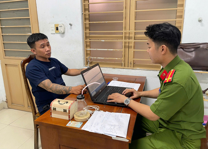 Đối tượng Dương Hàng tại cơ quan Công an&nbsp;