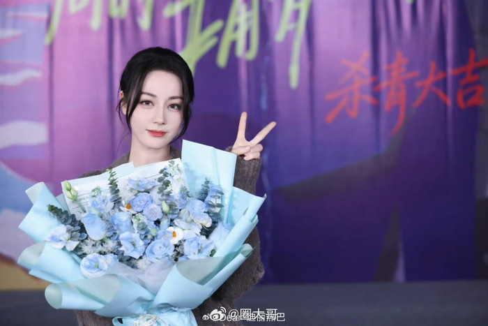 Địch Lệ Nhiệt Ba được kỳ vọng sẽ trở lại màn ảnh với bộ phim Tuy Không Thể Đồng Thời Có Tất Cả, nơi cô đảm nhận hai vai diễn có số phận đối lập.