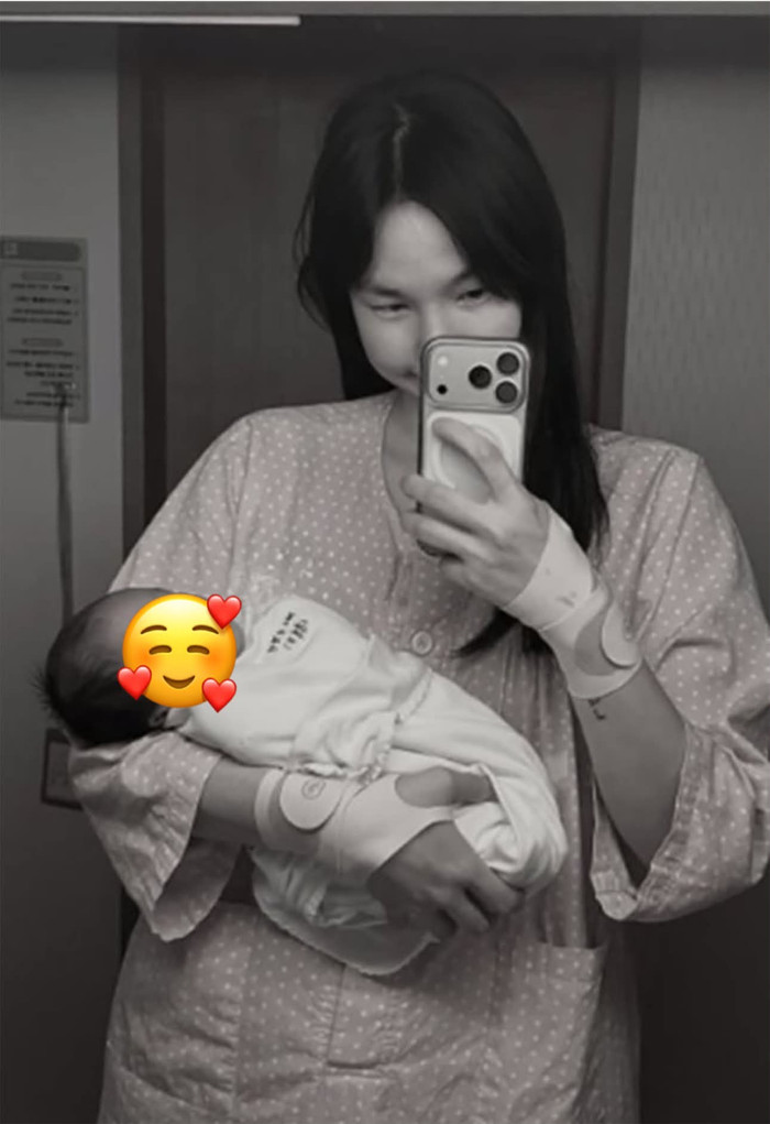 Người mẫu Jin Jung Sun lần đầu công khai ảnh con gái sau khi sinh.