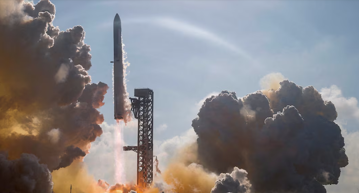 Elon Musk một lần nữa phá vỡ các quy tắc truyền thống khi công khai giá IPO của SpaceX trước thời điểm chào bán chính thức. Ảnh: Reuters