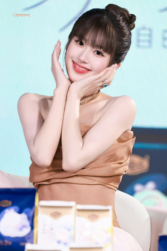 Triệu Lộ Tư cười tươi rói trong lần xuất hiện mới nhất. Ảnh: Fansite