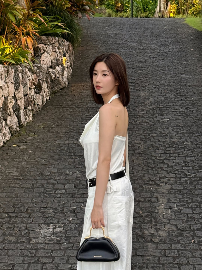 Kwon Eun Bi được khen phối đồ sang chảnh, thời thượng. Ảnh: IGNV