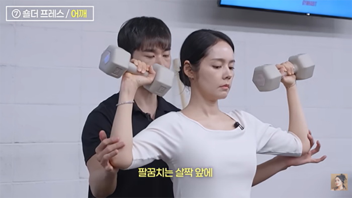Theo nữ diễn viên, bắp tay là một trong những vị trí dễ tích mỡ nhưng lại rất khó giảm.