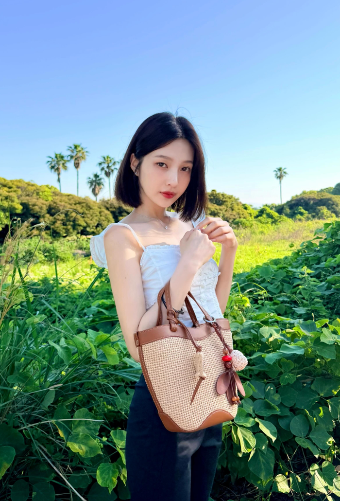 Joy (Red Velvet) khiến người hâm mộ xuýt xoa khi khoe nhan sắc rạng rỡ.