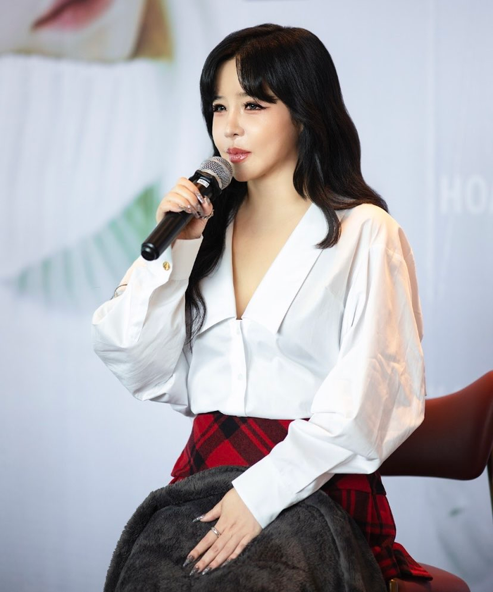 Tình trạng sức khỏe của Park Bom cũng thường xuyên trở thành chủ đề được bàn luận.&nbsp;