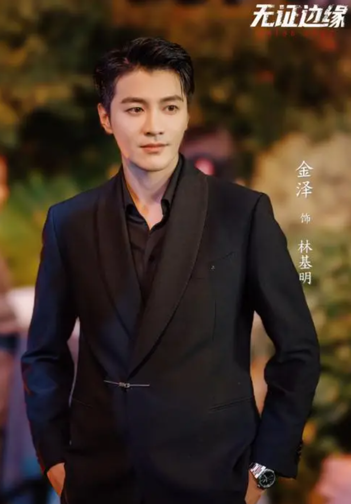 Kim Trạch từng ghi dấu ấn từ sàn diễn thời trang trước khi chuyển hướng sang diễn xuất. Ảnh: Sohu