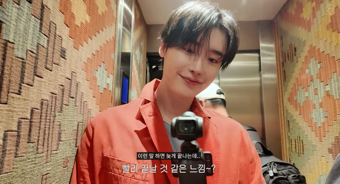 Lee Jong Suk đăng tải Vlog về lịch trình làm việc tại Ý.