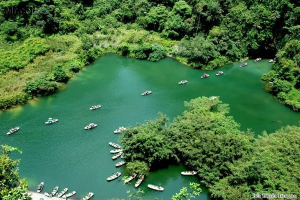 Cảnh non nước nên thơ ở Ninh Bình.