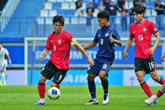 U23 Thái Lan đã tạo nên màn trình diễn đầy bất ngờ khi suýt gây địa chấn trước U23 Hàn Quốc ở trận giao hữu FIFA Days trên sân Pathum Thani. Ảnh: FAT