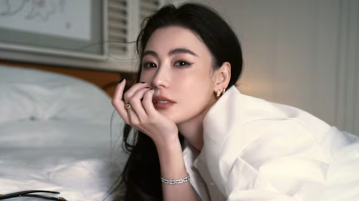 Ở tuổi 46, Trương Bá Chi gây chú ý khi khẳng định phụ nữ sau 45 tuổi mới bước vào giai đoạn hấp dẫn nhất của cuộc đời.