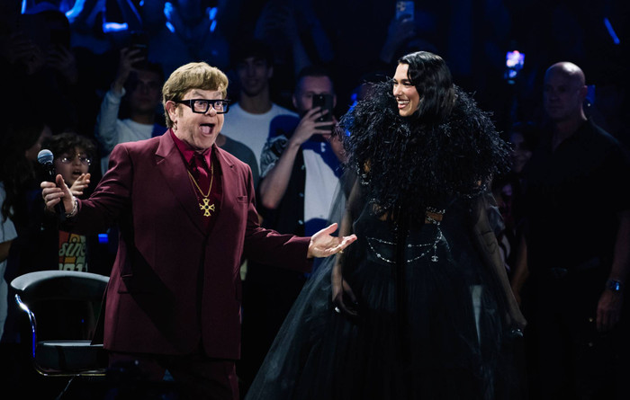 Dua Lipa tổ chức đám cưới xa hoa tại Ý, Elton John di chuyển bằng chuyên cơ riêng đến biểu diễn Ảnh 2