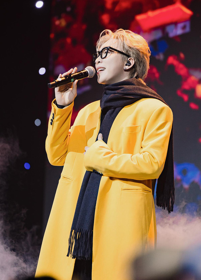 Tăng Phúc trên sân khấu mini concert đầu tiên trong sự nghiệp ca hát.