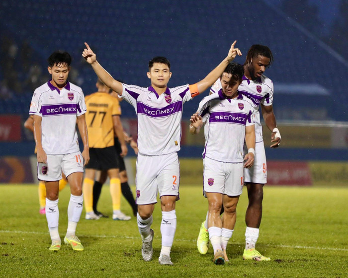 Cựu vương V.League Becamex TP.HCM đứng trước nguy cơ rớt hạng sau mùa giải đầy thất vọng và nhiều biến động. Ảnh: CLB Becamex TP.HCM