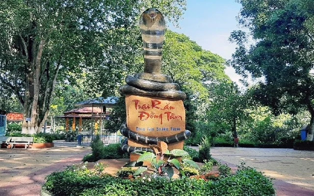 Ở quê Hồ Văn Cường, có một địa điểm chỉ nghe tên đã thấy sợ nhưng dịp hè nào cũng hút khách Ảnh 3