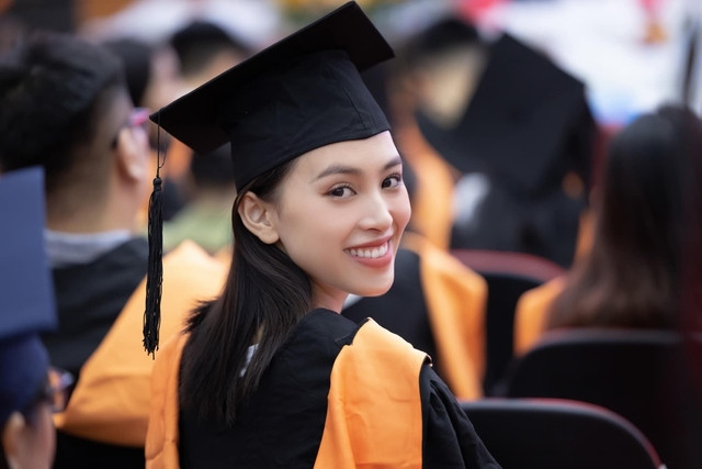 Tiểu Vy trong ngày tốt nghiệp Đại học.