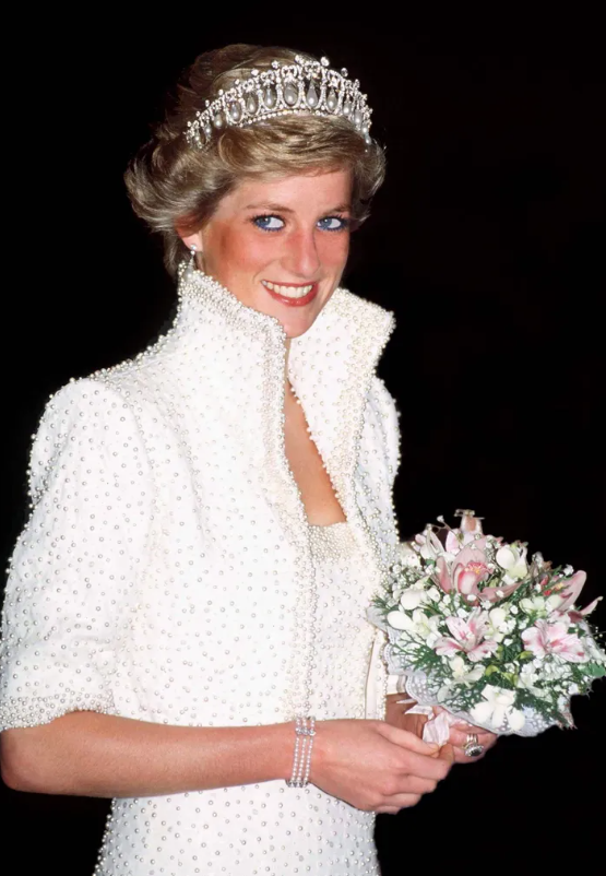 Chiếc vòng tay ngọc trai từng thuộc Công nương Diana. Ảnh: Getty