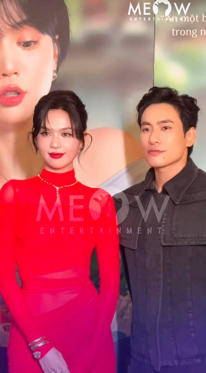 Nam diễn viên cũng từng đến tham gia sự kiện khi Ngọc Trinh ra mắt phim Chị Dâu. (Ảnh từ TikTok Meow Entertainment)