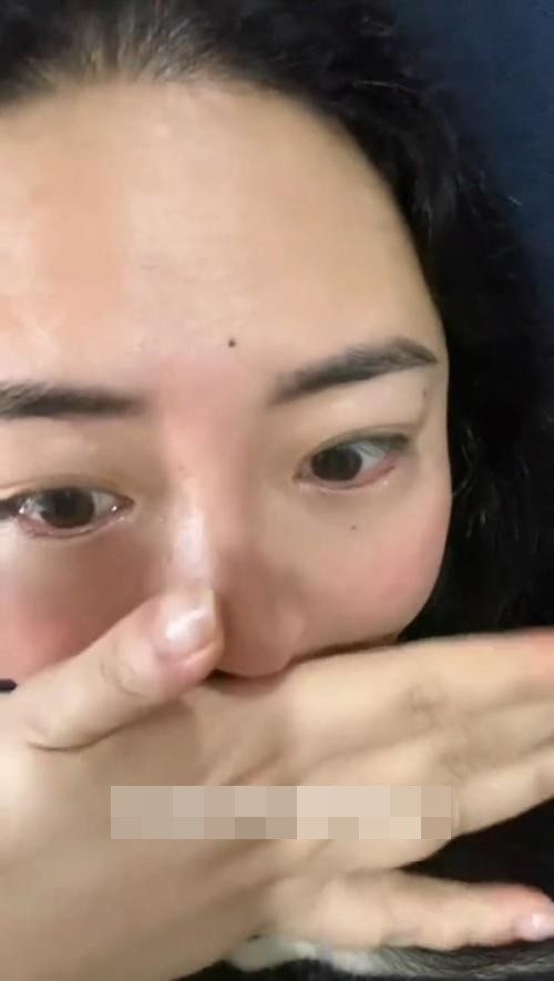 Lén ăn đồ trên bàn của sếp, nữ nhân viên phải trả giá đắt Ảnh 2
