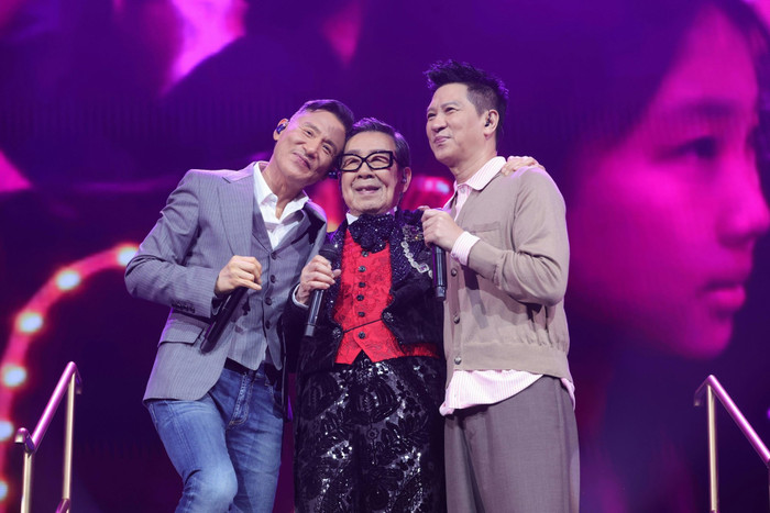 Nam nghệ sĩ lập kỷ lục Guinness ở tuổi 94, nửa showbiz có mặt tại concert để chúc mừng Ảnh 1
