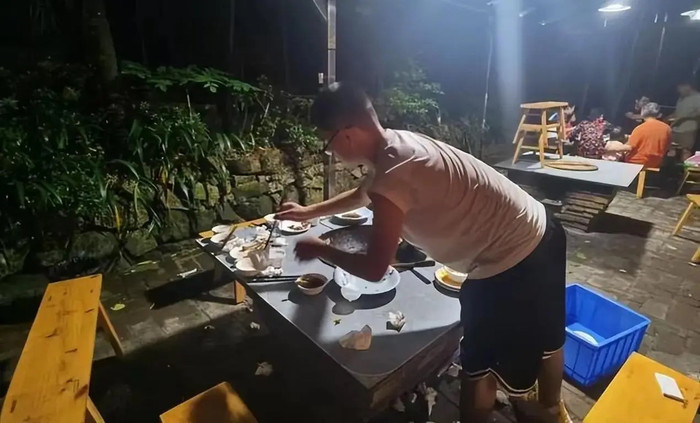 Cha qua đời trước kỳ thi đại học 1 ngày, chàng trai 19 tuổi gây xúc động với quyết định sau đó Ảnh 5