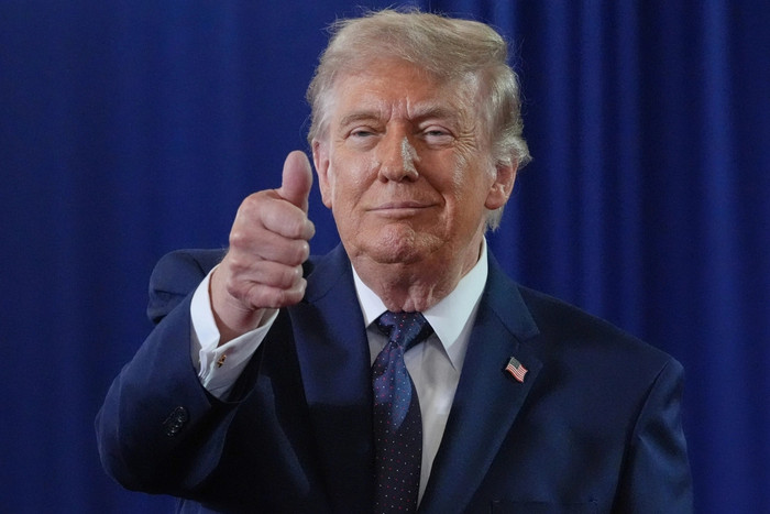 Hình ảnh Tổng thống Donald Trump tại Trường Cao đẳng Cộng đồng Rockland ở Suffern, New York, hôm 22/5. Ảnh: AP&nbsp;