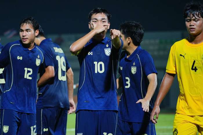 U19 Thái Lan đã đánh bại U19 Malaysia với tỷ số 3-2 ở lượt trận cuối bảng B để giành vé vào bán kết với thành tích toàn thắng. Ảnh: FAT