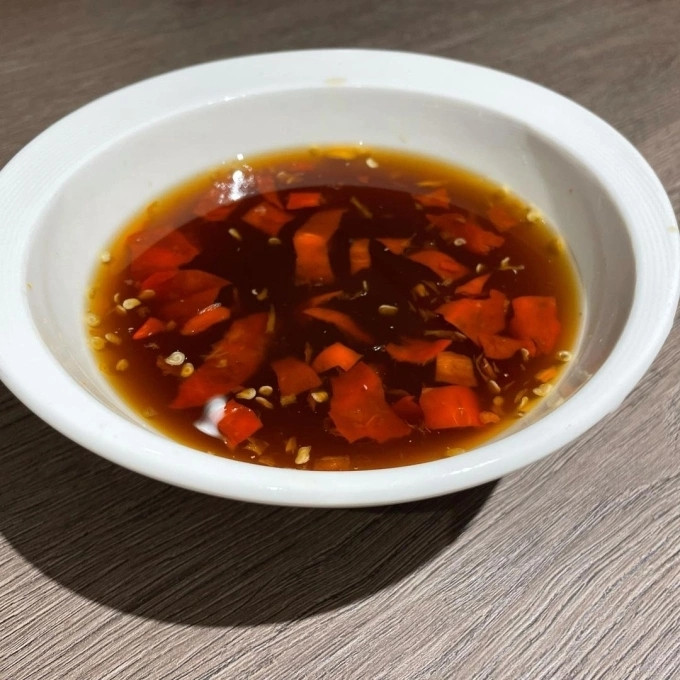 Bát nước chấm 'thần thánh' tăng độ ngon cho món ăn.