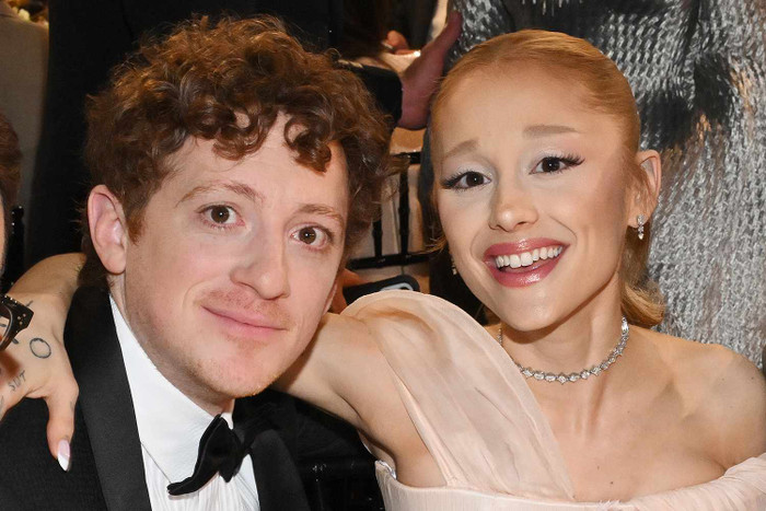 Ariana Grande chia tay Ethan Slate Ảnh 1