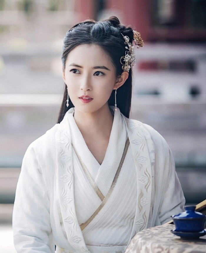 Kim Dung dành nhiều bút lực để khắc họa vẻ đẹp của Triệu Mẫn theo hướng vừa kiêu sa vừa đầy sức sống.&nbsp;