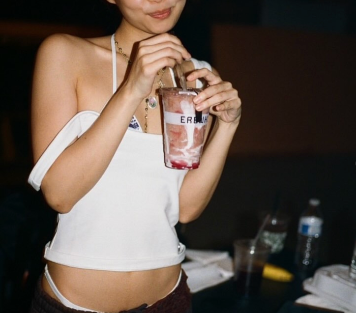 Jennie hé lộ hậu trường ở New York, mặt mộc gây chú ý Ảnh 5