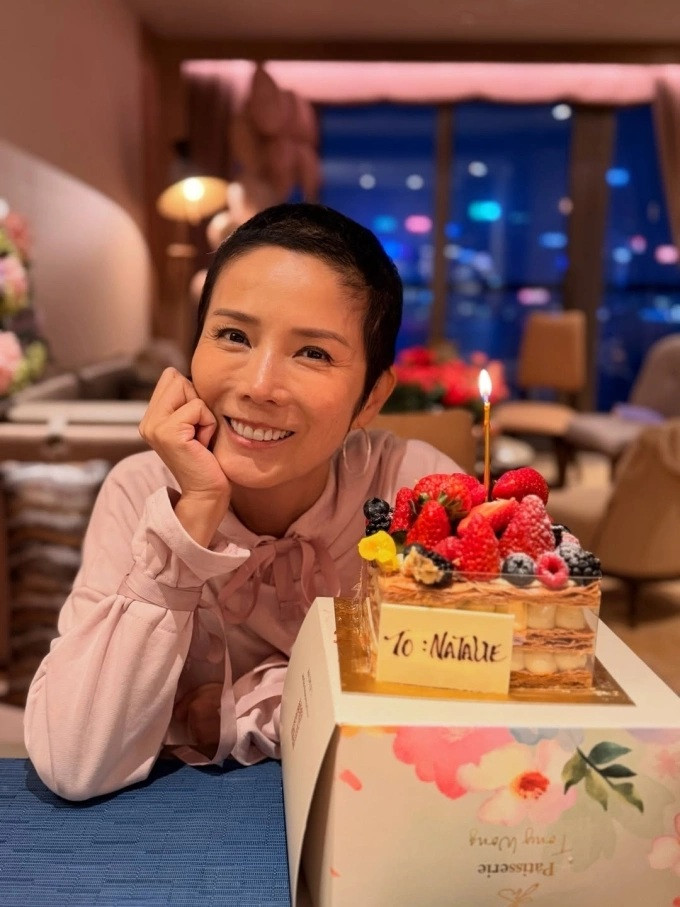 Thông tin Á hậu Ngô Văn Hân qua đời sau thời gian chống chọi bạo bệnh khiến nhiều người tiếc thương. (Ảnh HK01)