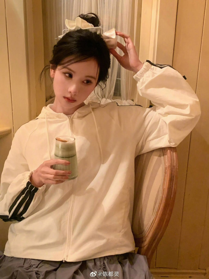 Trần Đô Linh được cho là đã có cách ứng xử khéo léo khi gặp chuyện ngoài ý muốn. Ảnh: Weibo