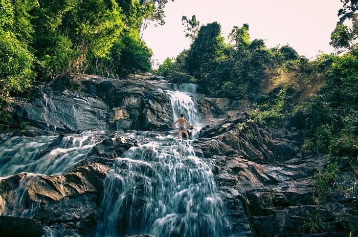 Về Đà Nẵng quê Mỹ Tâm, khám phá ngọn thác mang cái tên kỳ lạ do người Pháp để lại Ảnh 2