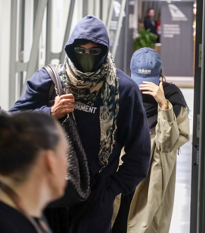 Người mẫu Kendall Jenner và Jacob Elordi kín đáo xuất hiện tại sân bay Ảnh 3
