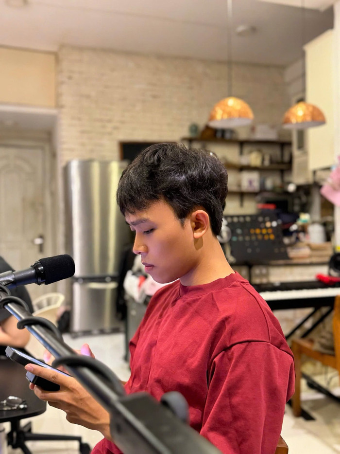 Hồ Văn Cường là nam ca sĩ trẻ được khán giả yêu mến ở dòng nhạc dân ca, bolero (Ảnh: Hồ Văn Cường Fanclub).