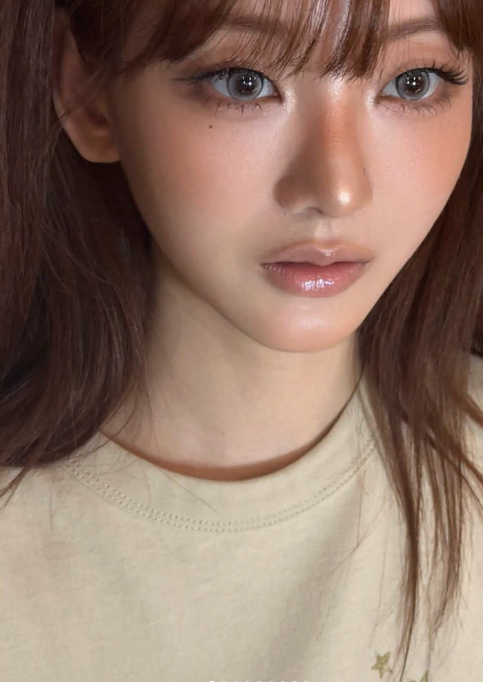 &nbsp;Jo Yi Hyun khoe vẻ đẹp tựa búp bê sống khiến nhiều người không khỏi ngỡ ngàng.