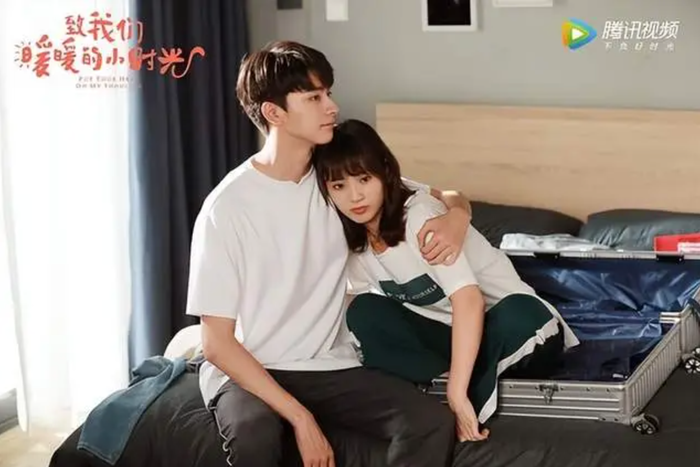 Lâm Nhất (vai Cố Vị Dịch) và Hình Phi (vai Tư Đồ Mạt) trong Gửi Thời Thanh Xuân Ấm Áp Của Chúng Ta. Ảnh: Tencent TV