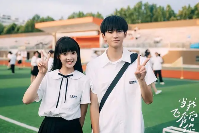 Trương Miểu Di (trong vai cô nàng Tô Tại Tại hoạt bát, đáng yêu) và Chu Dực Nhiên (trong vai 'học bá' Trương Lục Nhượng lạnh lùng, ít nói). Ảnh: NSX