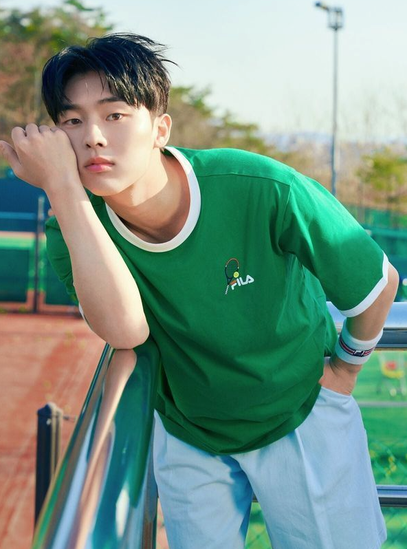 Nhan sắc đời thương của nam diễn diên sinh năm 2002 Choi Hyun Wook.