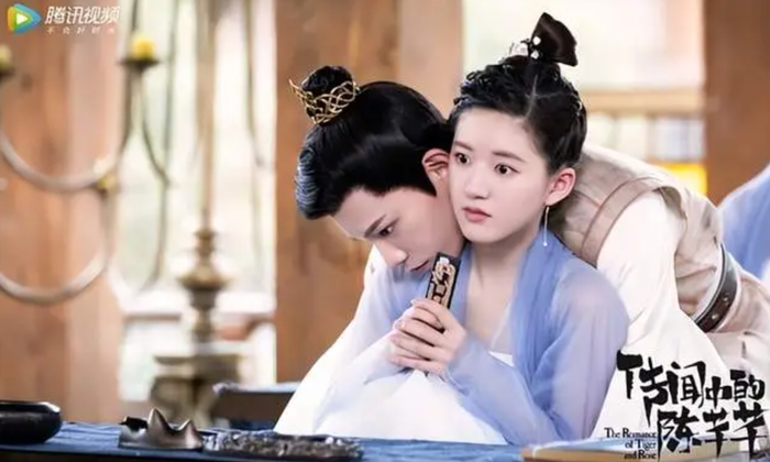 Triệu Lộ Tư và Đinh Vũ Hề mang đến chuyện tình xuyên không hài hước, ngọt ngào và duyên dáng. Ảnh: NSX