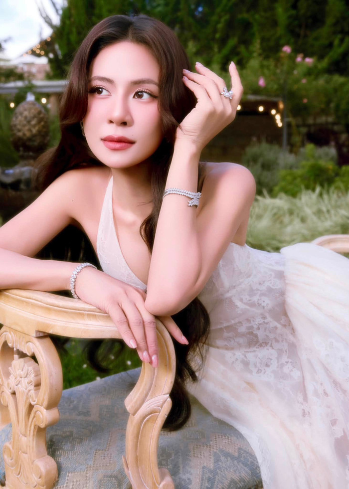 Hà Nhi và loạt hit ballad chạm đến trái tim người nghe. (Nguồn: FBNV)